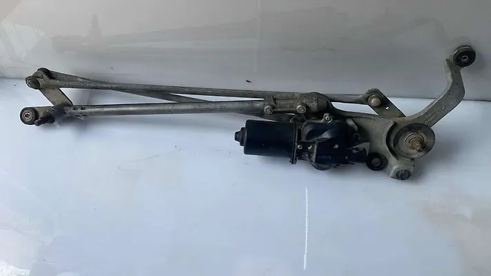 Windshield wiper motor - 2014 Nissan Pathfinder