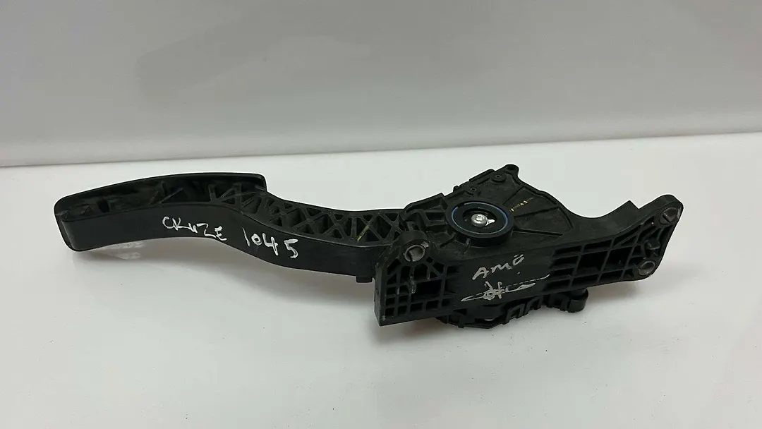 Accelerator pedal - 2018 Chevrolet Cruze