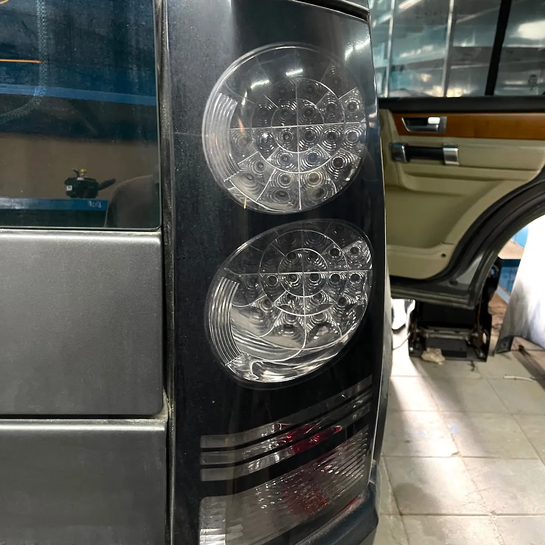 Tail Light (RH) - 2015 Land Rover LR4