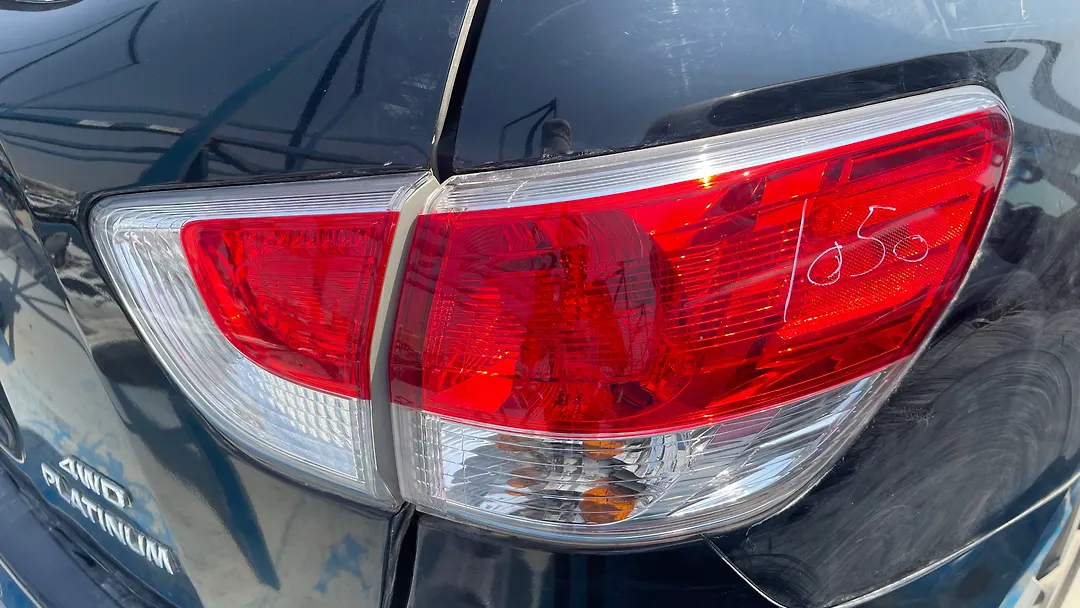 Tail Light (RH) - 2013 Nissan Pathfinder