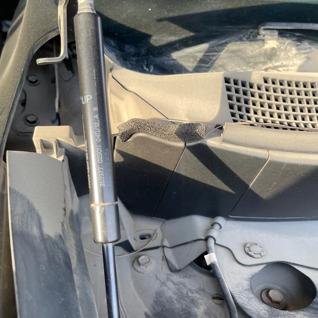 Bonnet Jumping - 2013 Infiniti JX35