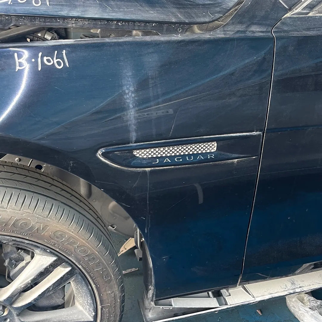 Fender (LHF) - 2017 Jaguar XE