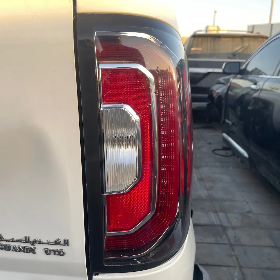 Tail Light (RH) - 2016 GMC Sierra