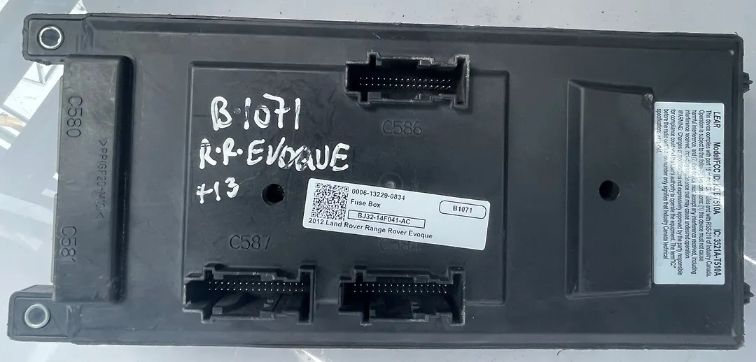 Fuse box - 2012 Land Rover RANGE ROVER EVOQUE