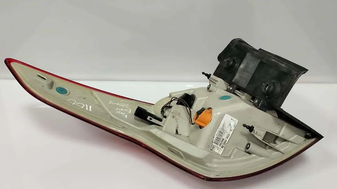 Tail Light (RH) - 2015 Ford Escape