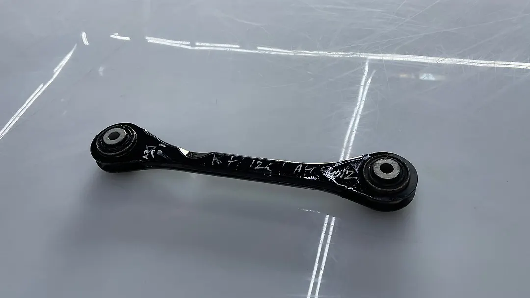 Lower arm (RH) - 2011 Audi A4