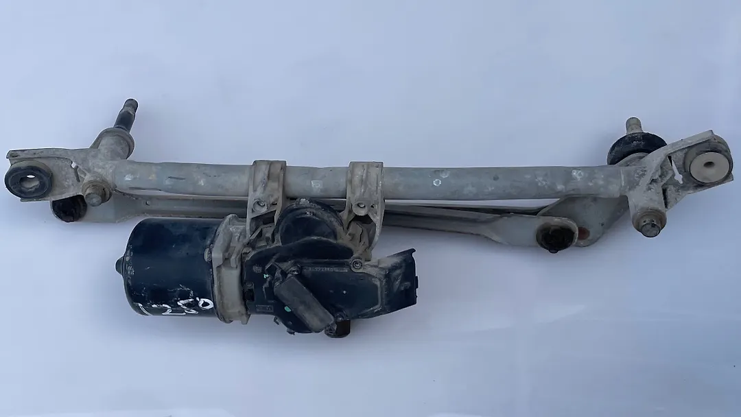 Windshield wiper motor - 2014 Chevrolet Sonic