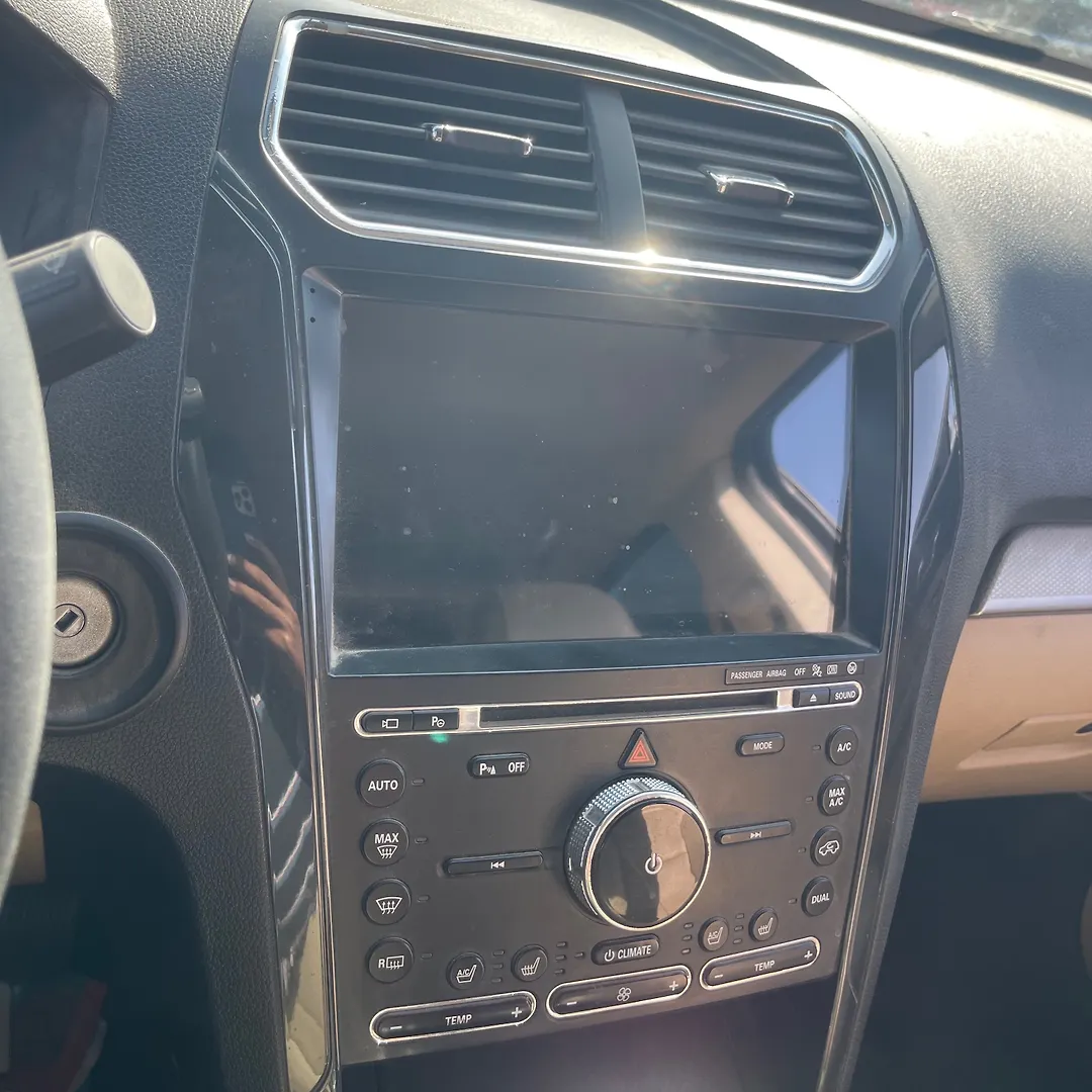 Info-gps-tv screen - 2017 Ford Explorer Base