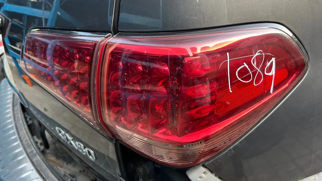 Tail Light (RH) - 2014 Infiniti QX80 SUV