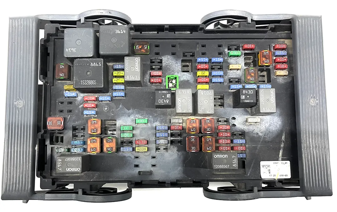 Fuse box - 2014 Chevrolet SILVERADO