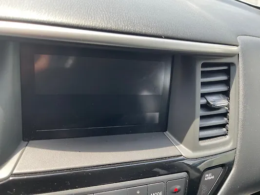 Info-gps-tv screen - 2014 Nissan Pathfinder SE 3.5i