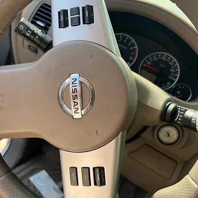 Steering wheel - 2011 Nissan Pathfinder 4.0