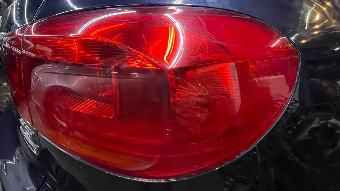 Tail Light (RH) - 2016 Volkswagen Tiguan