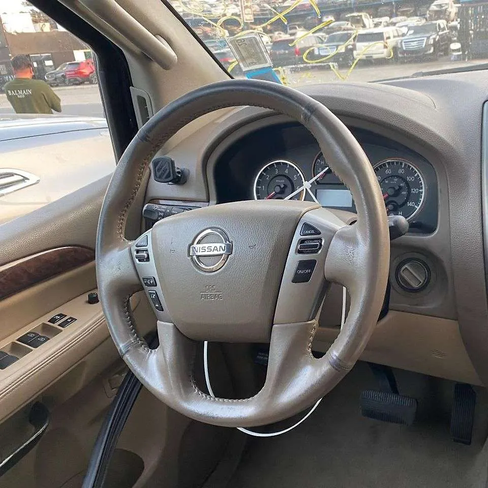 Steering wheel - 2013 Nissan Armada