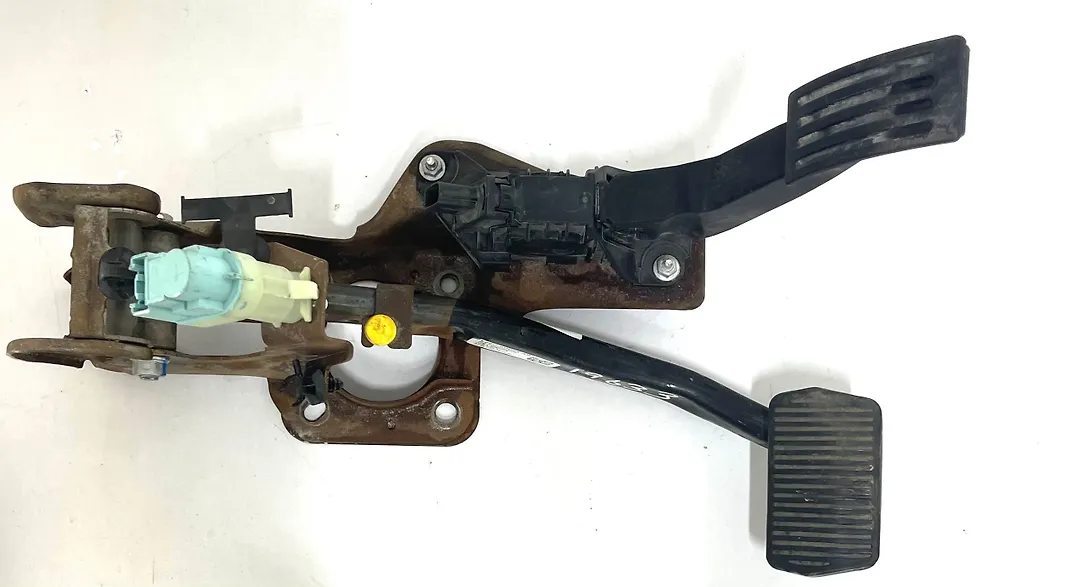 Pedal brake/clutch - 2020 Lincoln Corsair Reserve