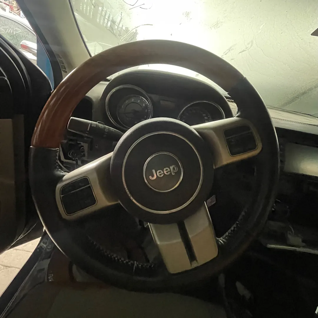 Steering wheel - 2012 Jeep GRAND CHEROKEE