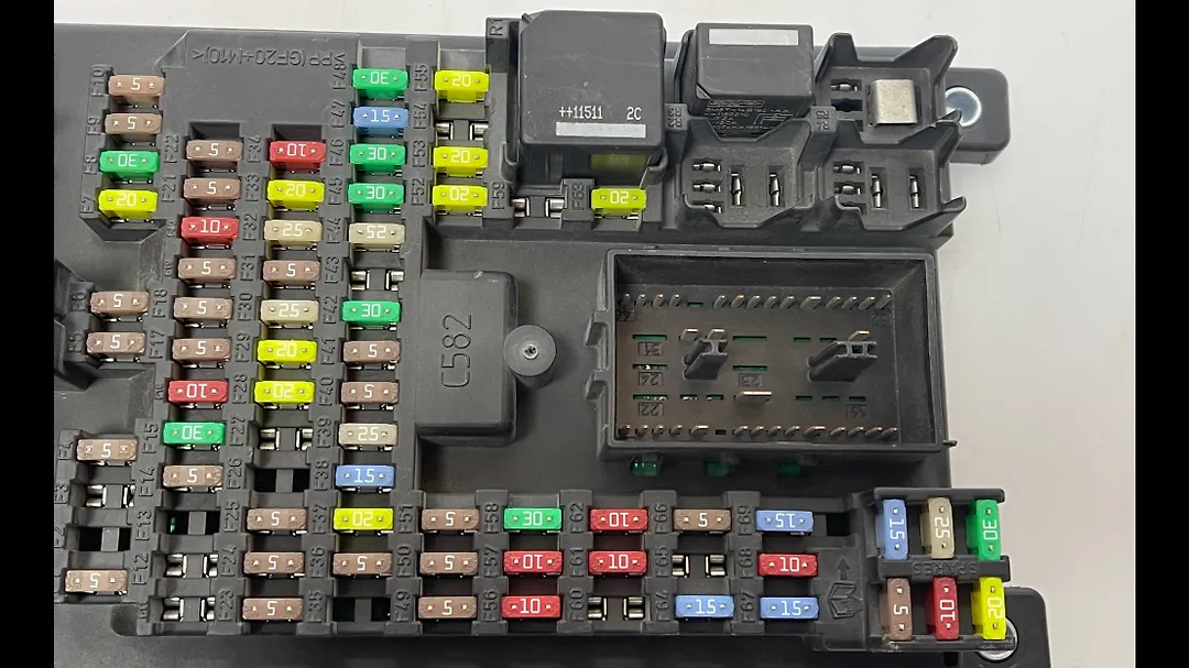 Fuse box - 2013 Jaguar XJ