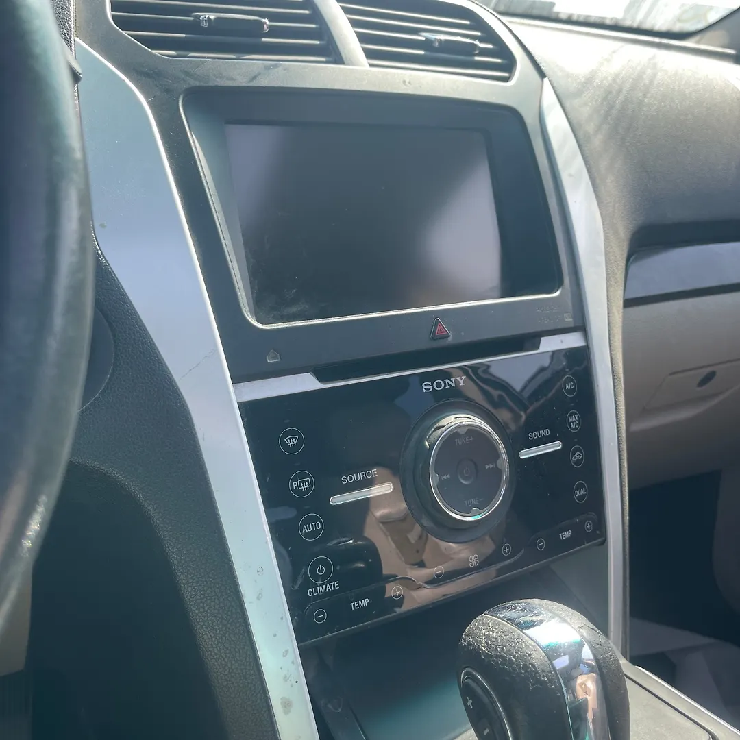 Info-gps-tv screen - 2013 Ford Explorer Limited