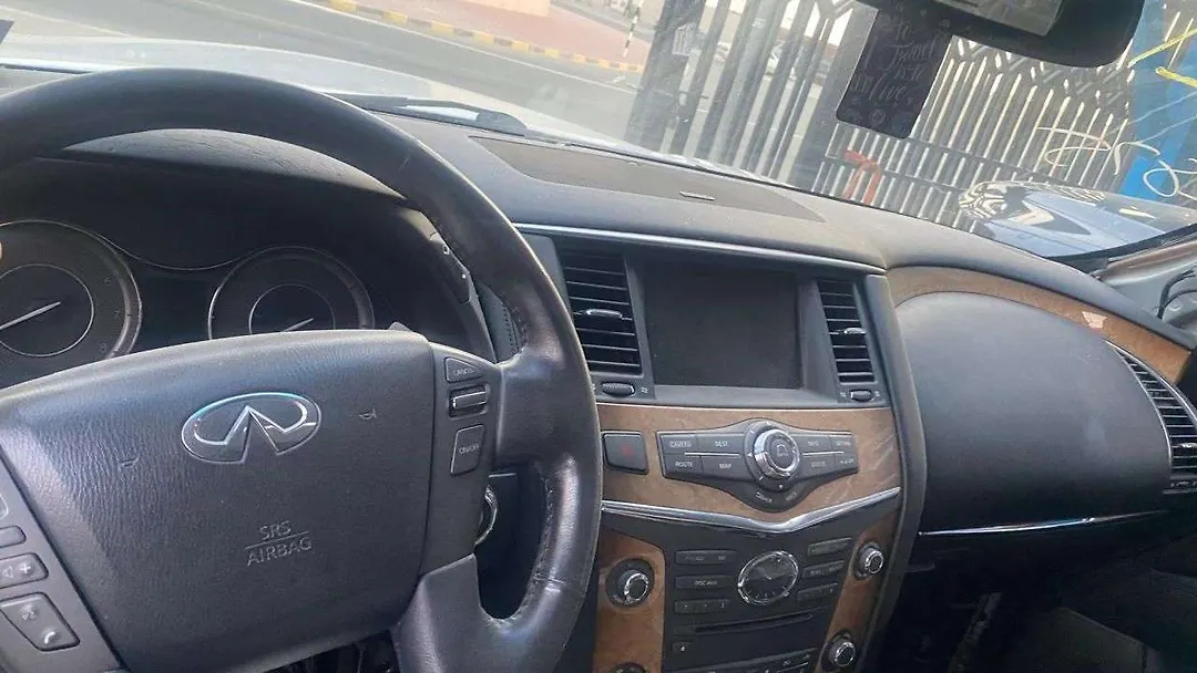 Dashboard  - 2011 Infiniti QX56