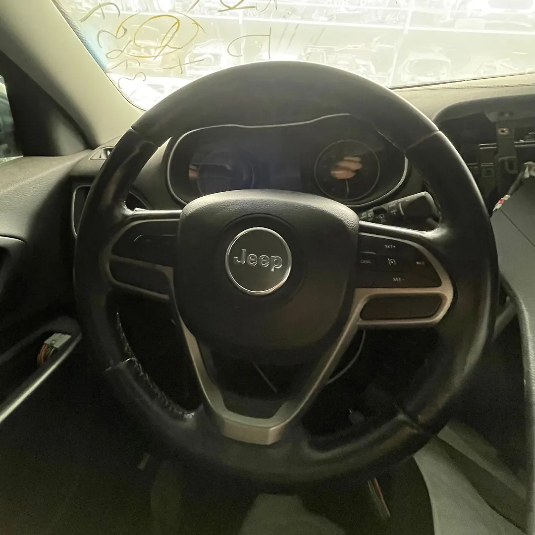 Steering wheel - 2019 Jeep Cherokee