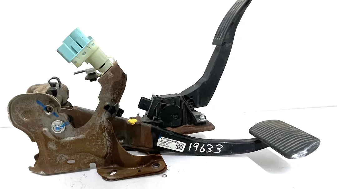 Pedal brake/clutch - 2020 Lincoln Corsair Reserve