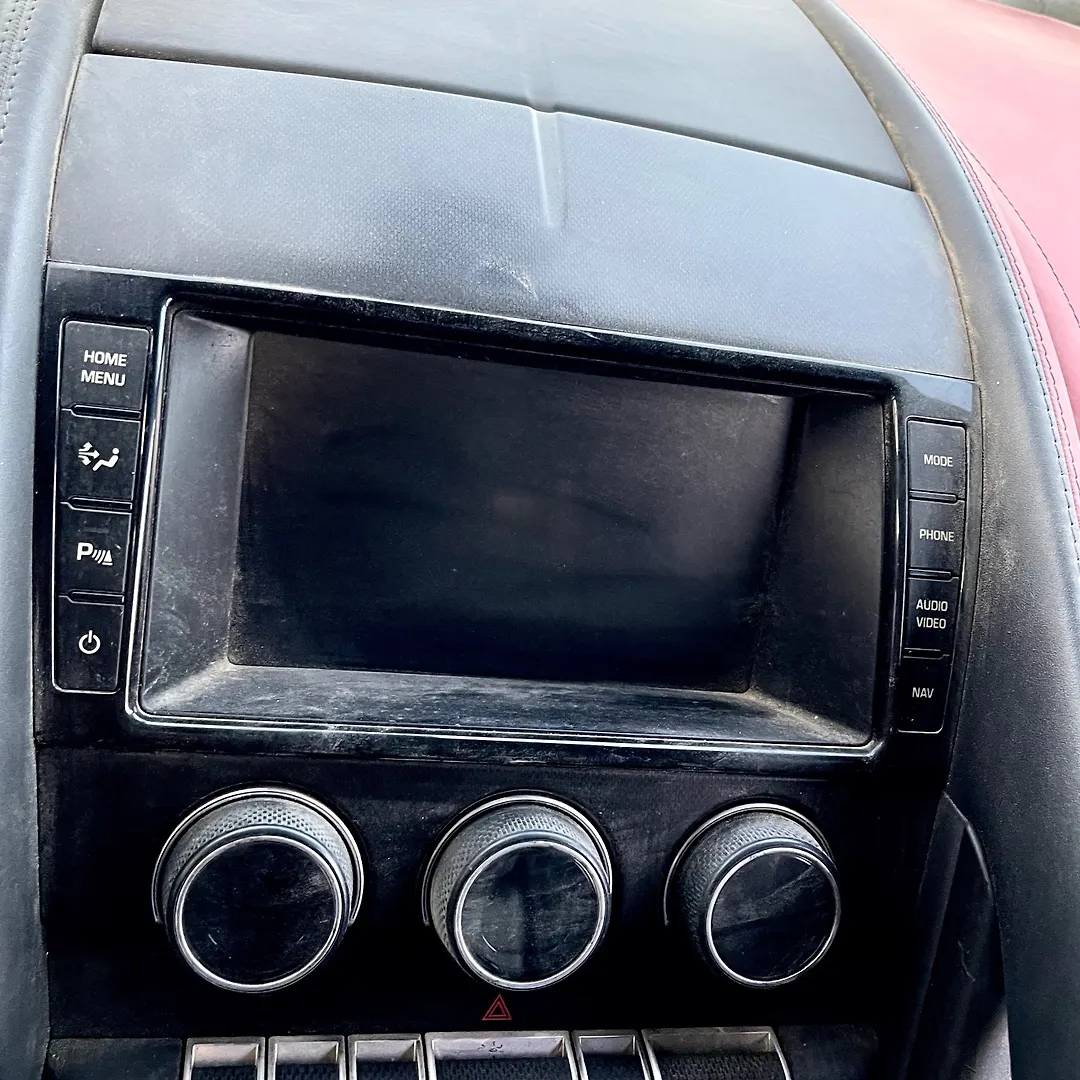 Info-gps-tv screen - 2015 Jaguar F-type