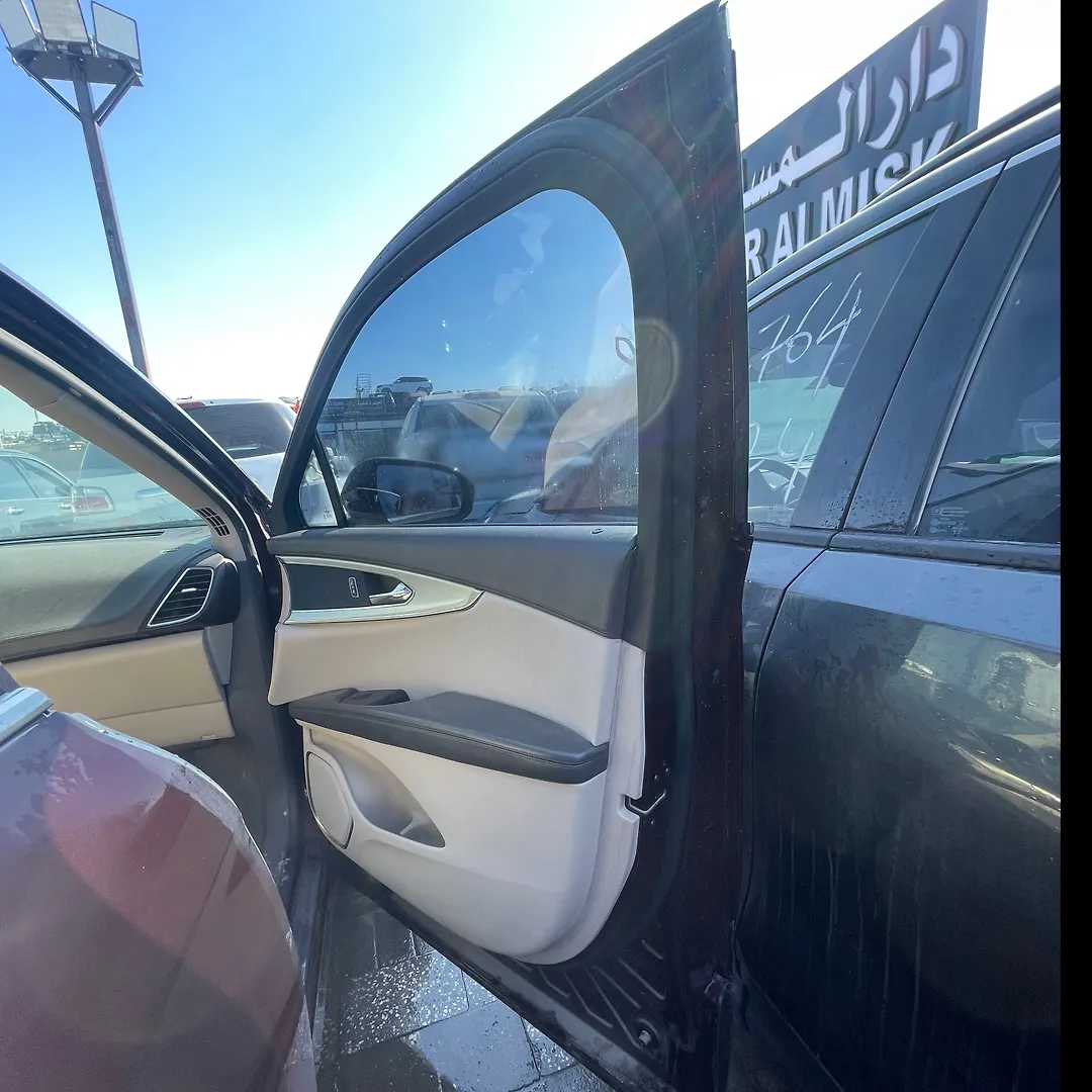 Door (RHF) - 2018 Lincoln MKX