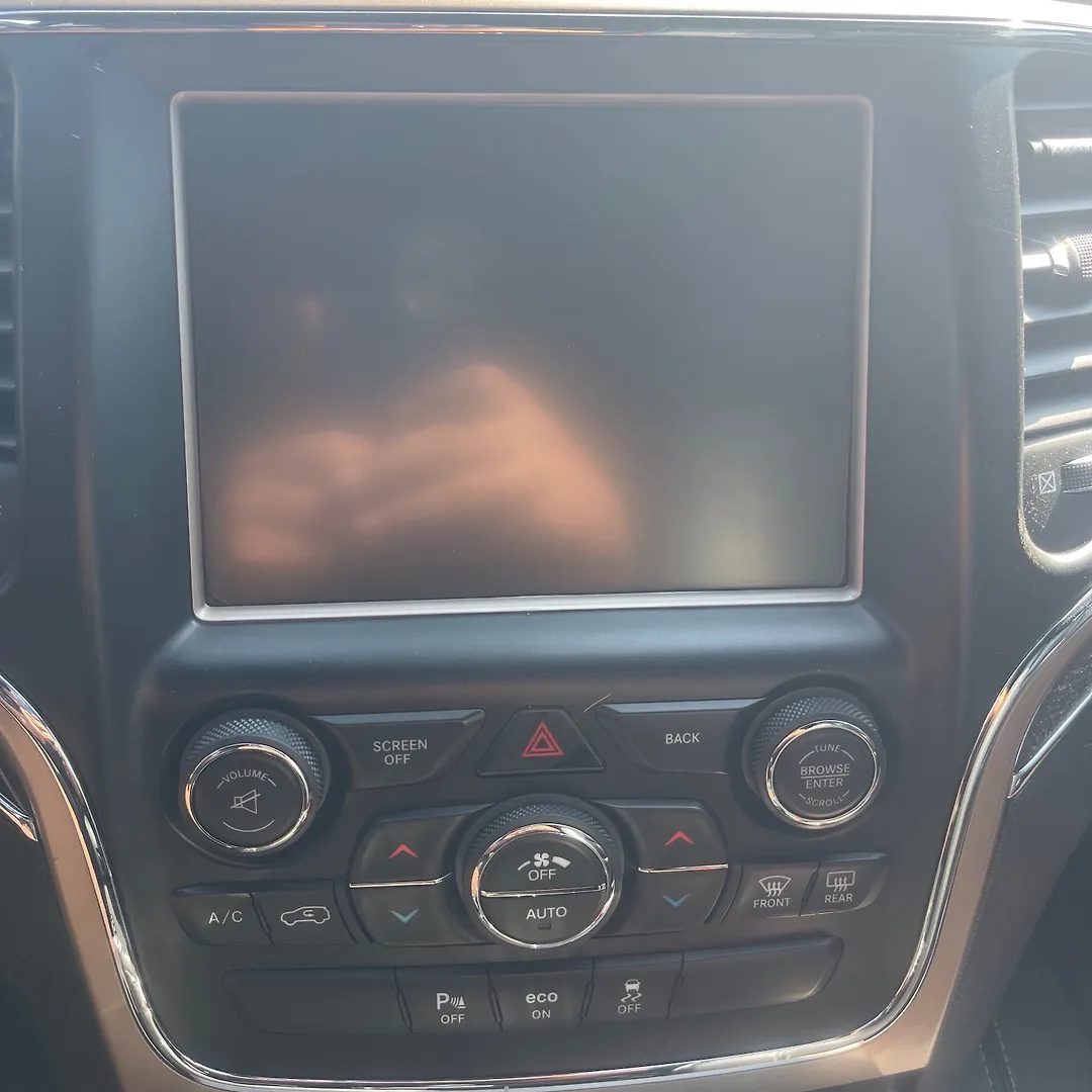 Info-gps-tv screen - 2015 Jeep Grand Cherokee OVERLAND