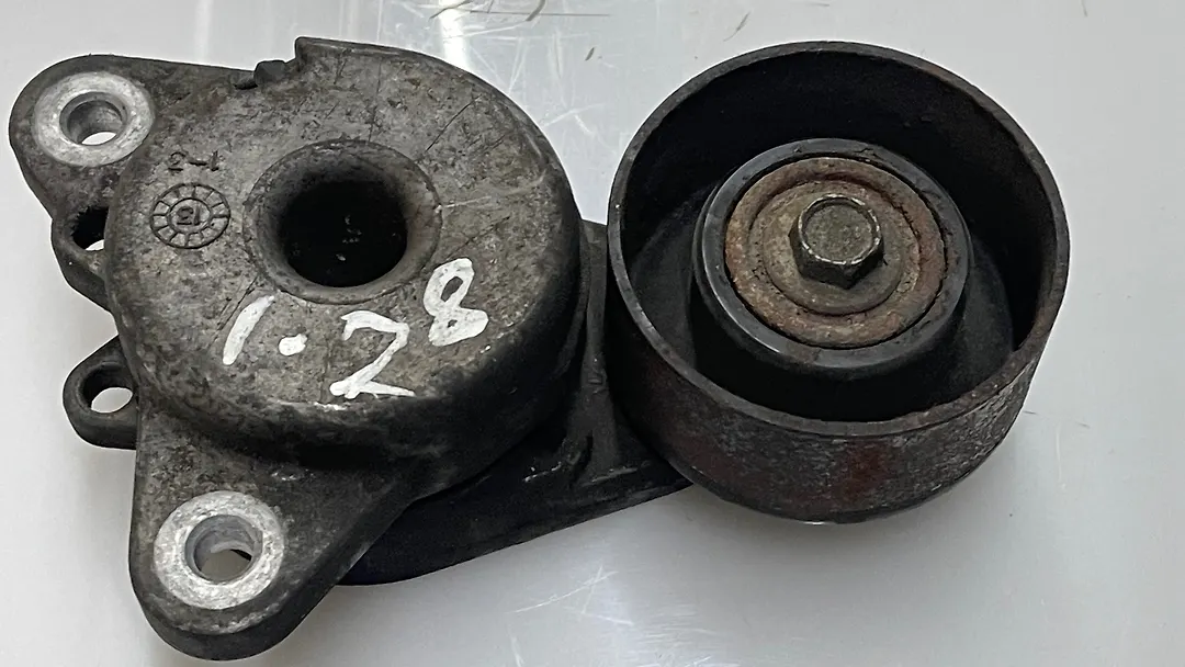 Belt tensioner - 2013 Infiniti QX56