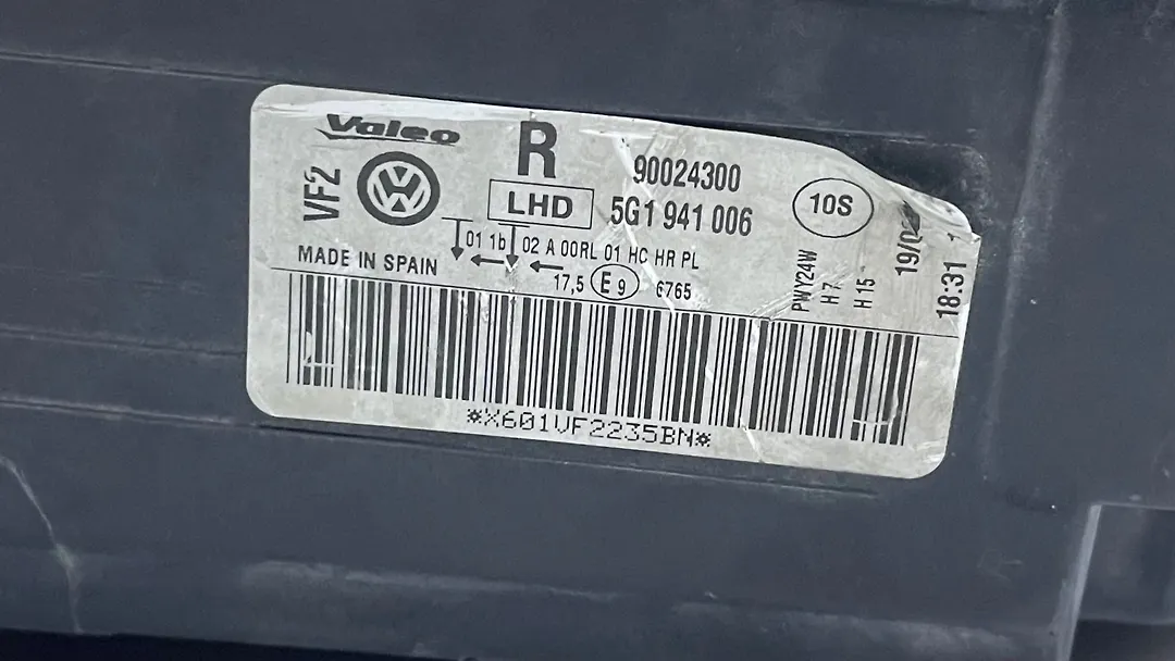 Headlight (RH) - 2014 Volkswagen Golf