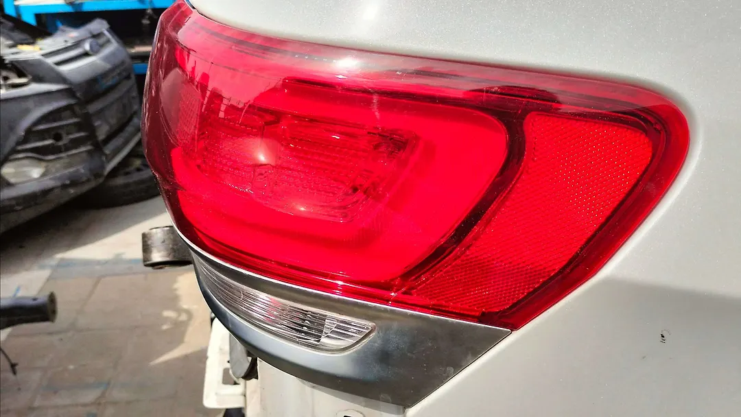 Tail Light (RH) - 2018 Jeep GRAND CHEROKEE