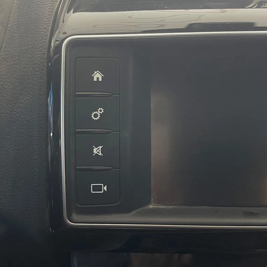 Info-gps-tv screen - 2018 Jaguar F-Pace