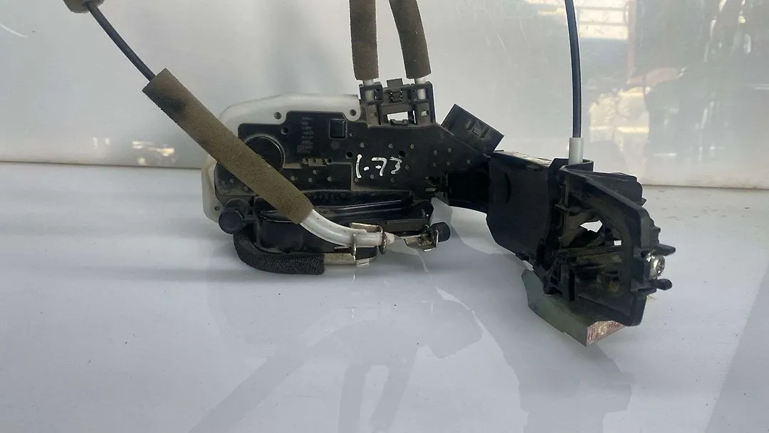 Door lock - 2011 Infiniti QX56