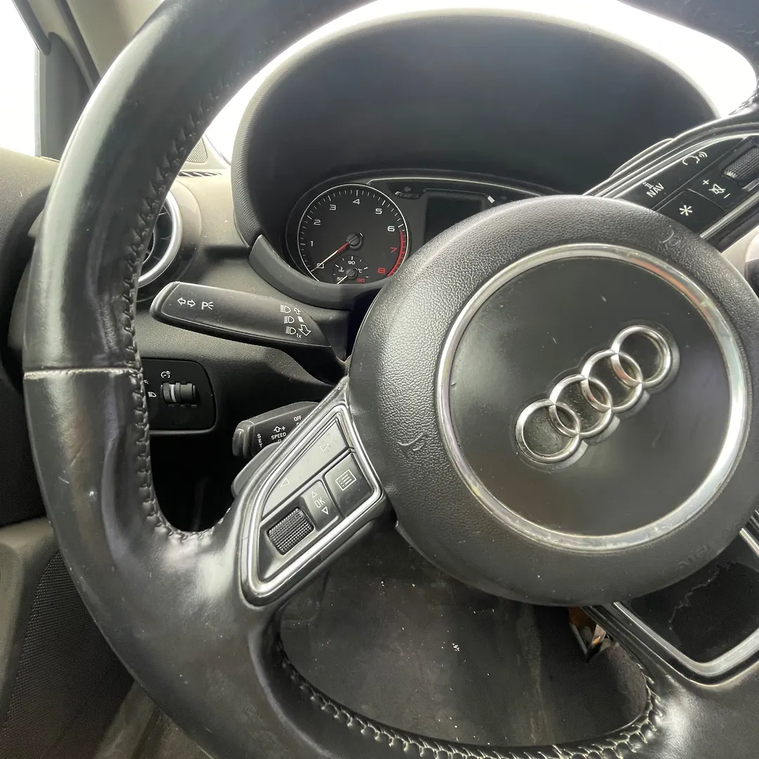 Steering wheel - 2012 Audi A1
