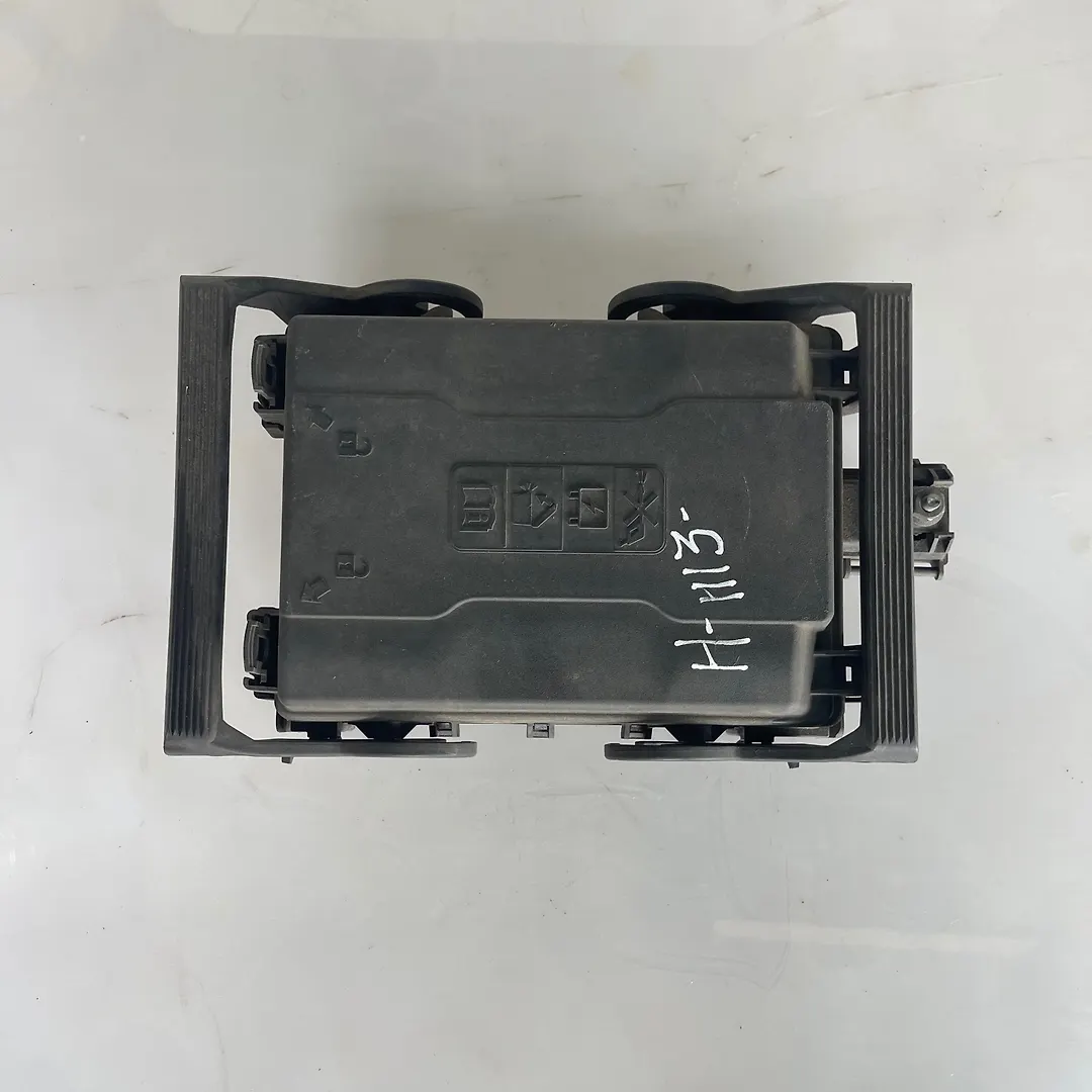 Fuse box - 2015 Cadillac Escalade ESV LUXURY