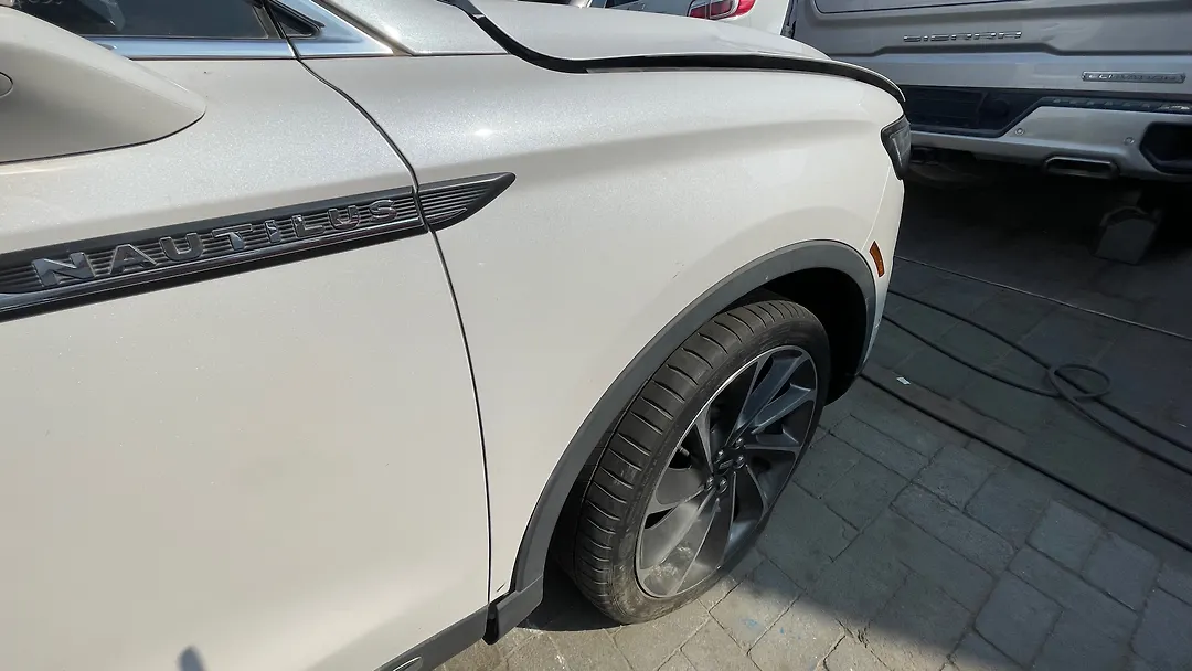 Fender (RHF) - 2019 Lincoln Nautilus Reserve
