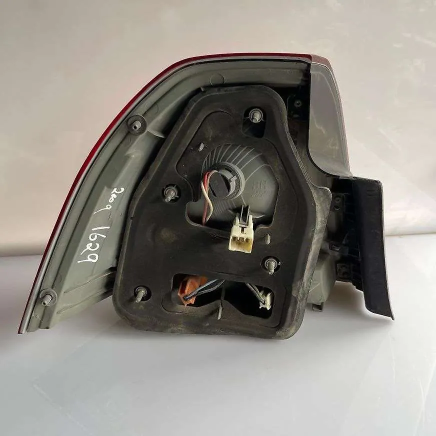 Tail Light (RH) - 2009 Chevrolet Caprice