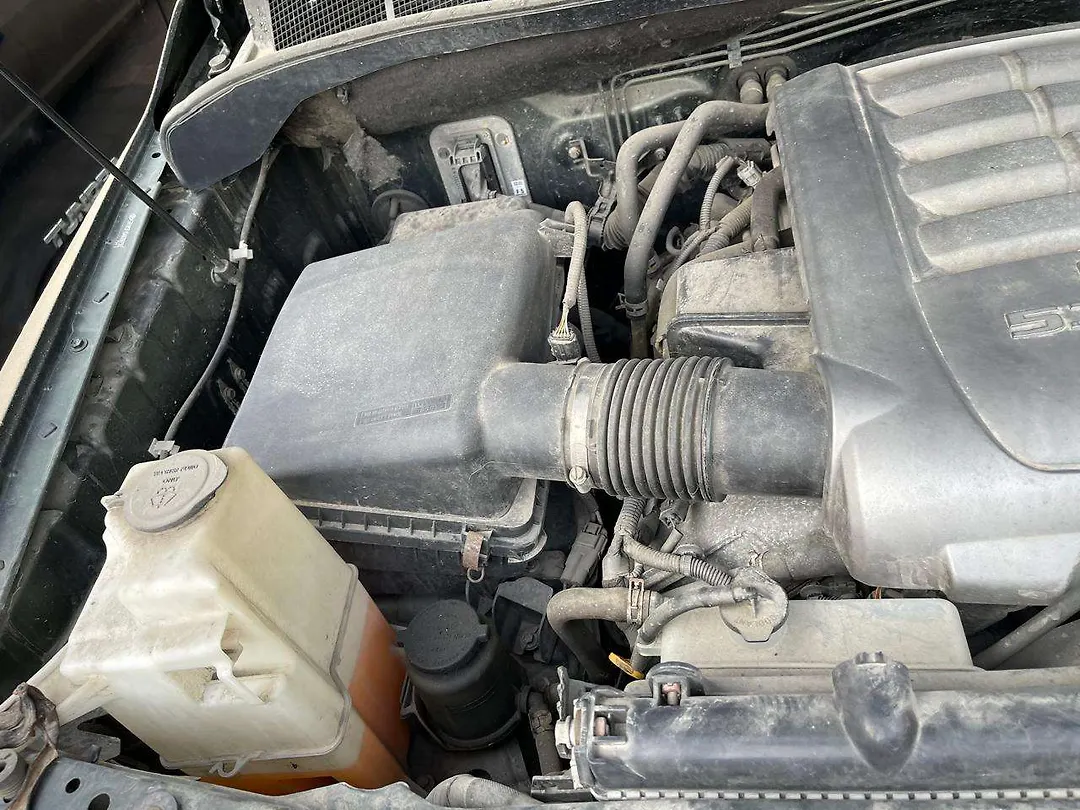 Engine cover - Toyota Tundra SR5