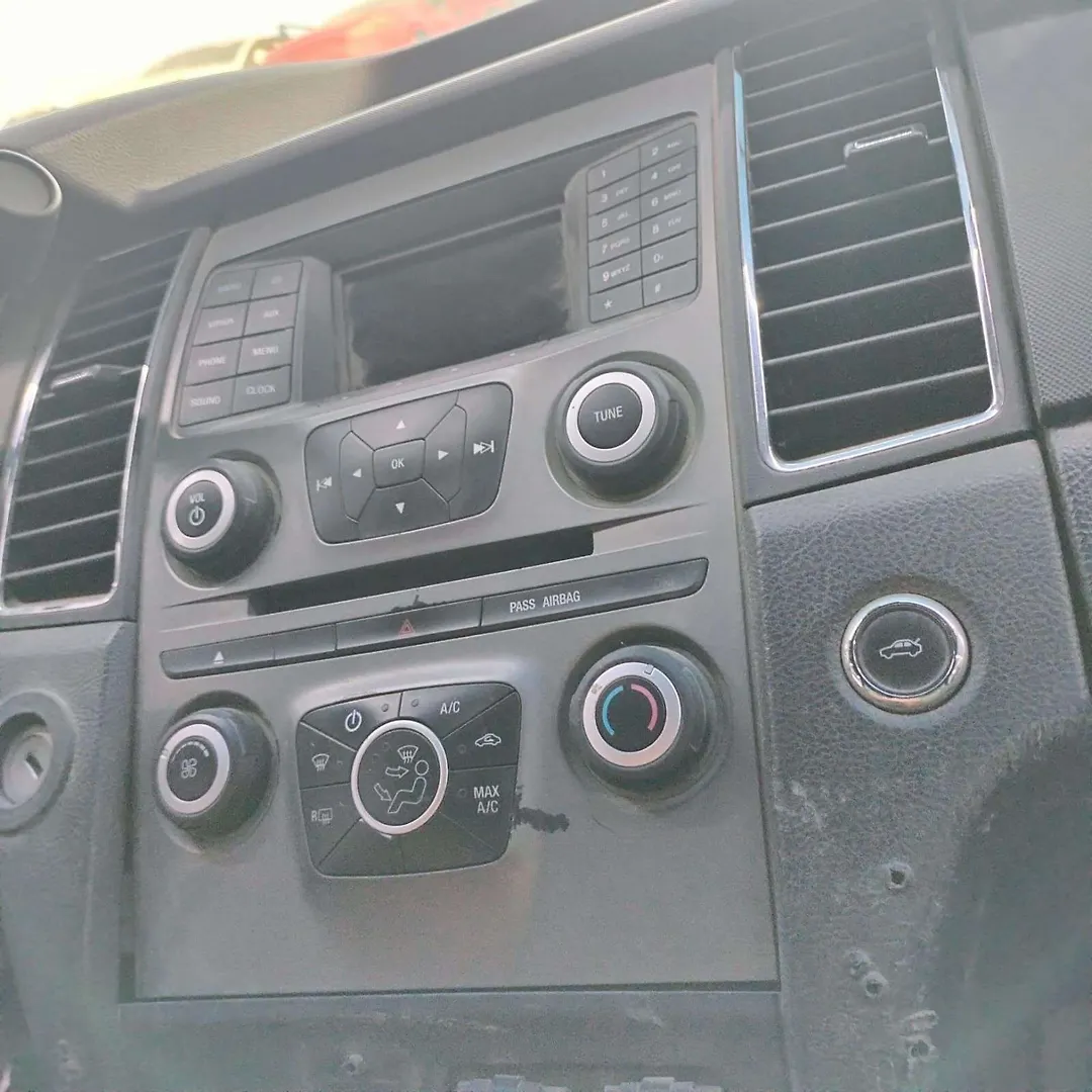 Info-gps-tv screen - 2014 Ford Taurus