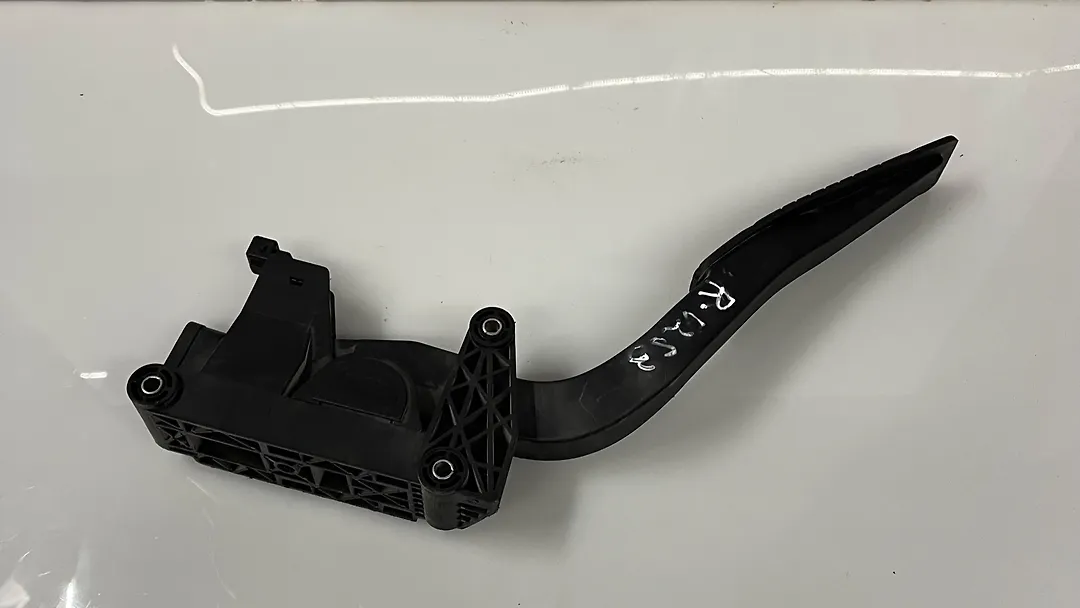 Accelerator pedal - 2011 Chevrolet Camaro LT2