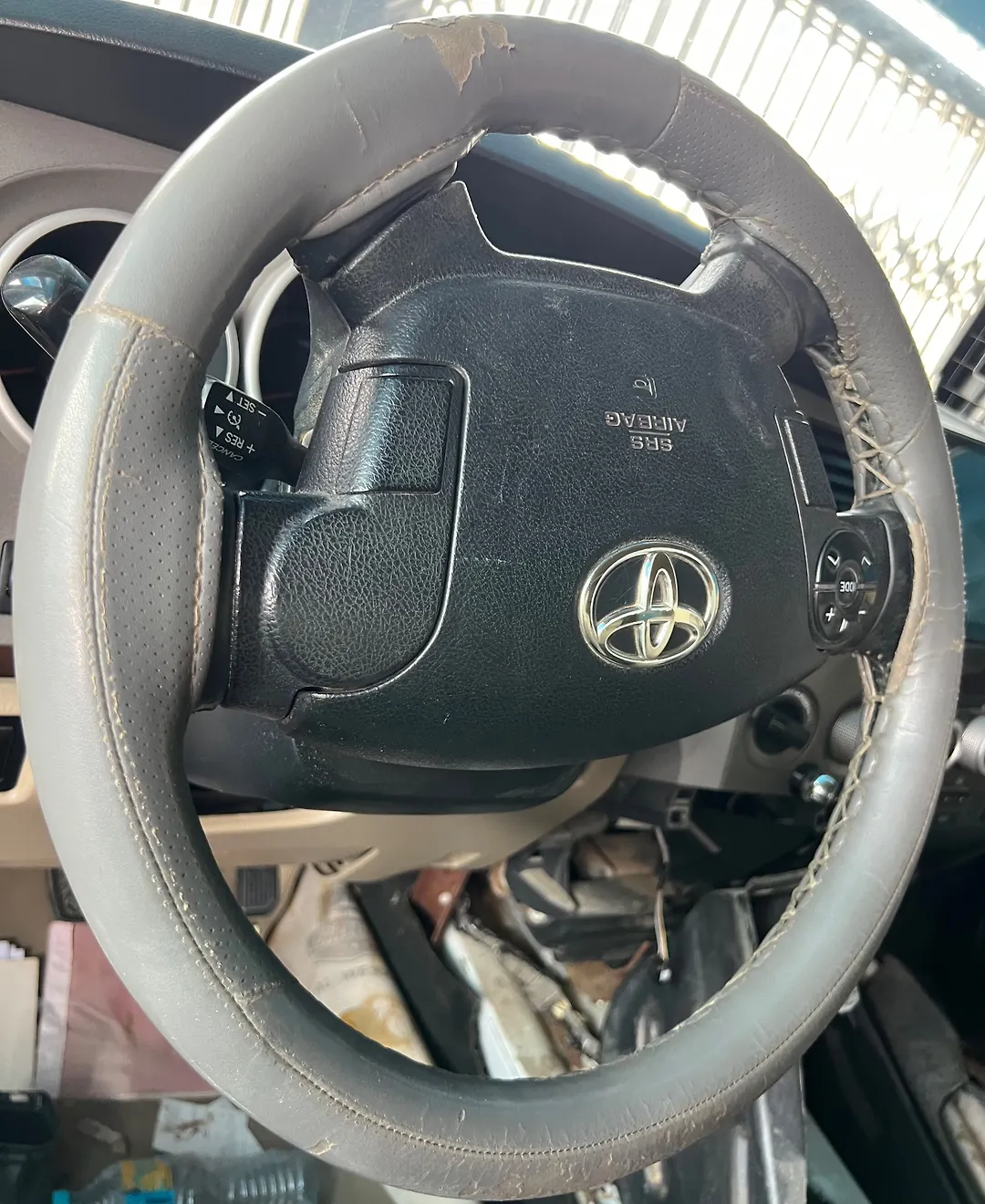 Steering wheel - 2013 Toyota Sequoia