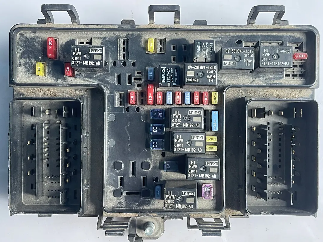Fuse box - 2016 Ford Edge