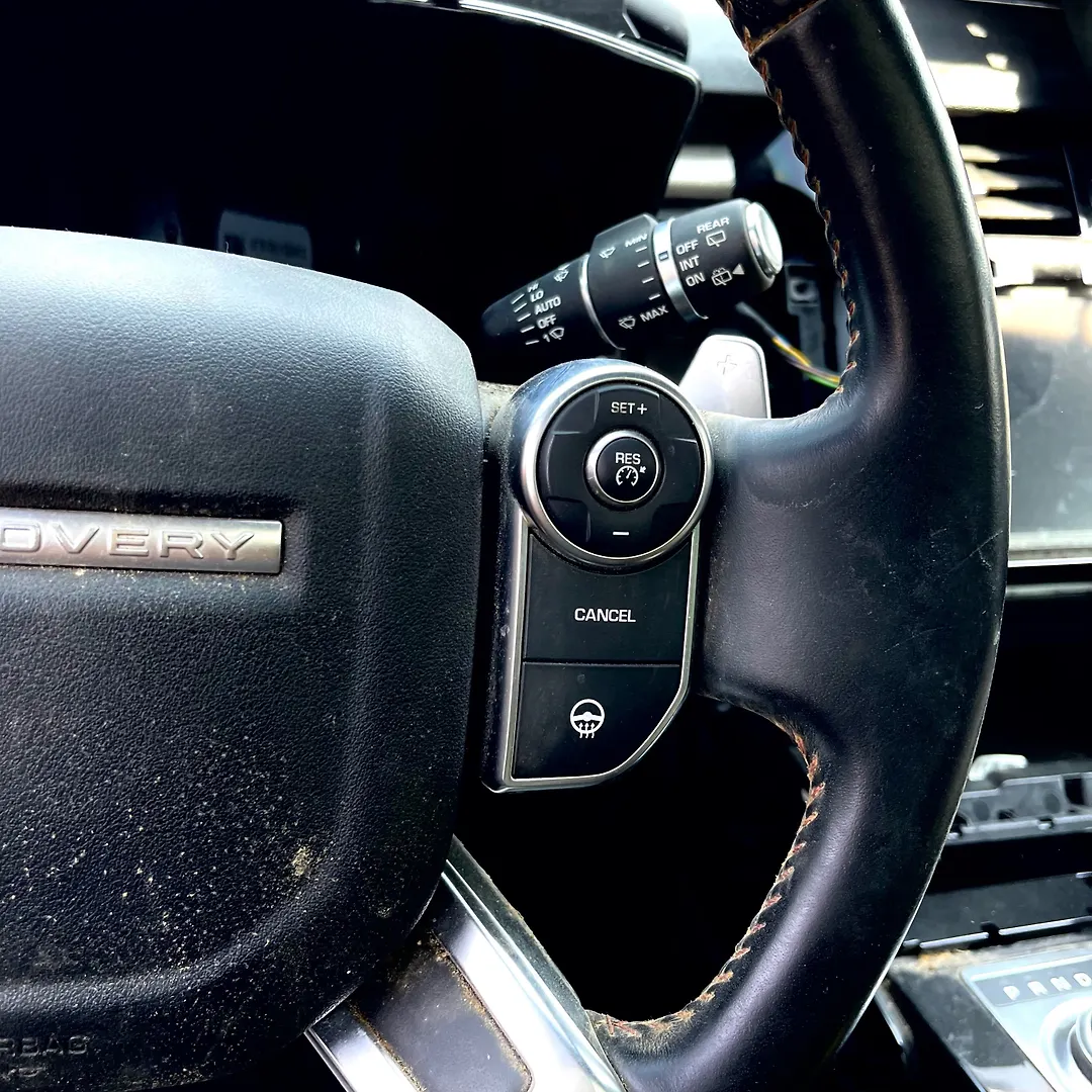 Steering wheel - 2018 Land Rover DISCOVERY HSE Luxury