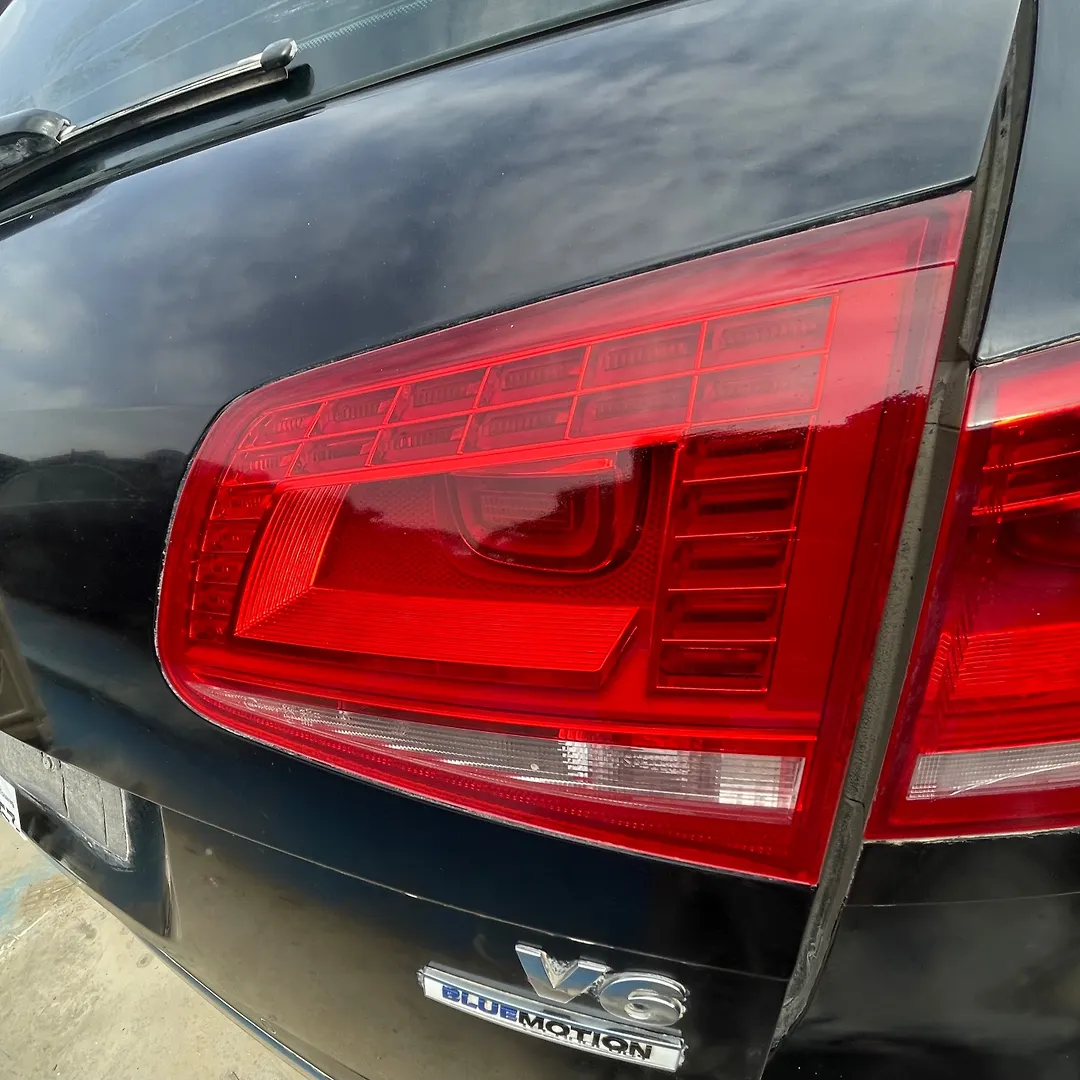 Trunk Light (RH) - 2016 Volkswagen Touareg