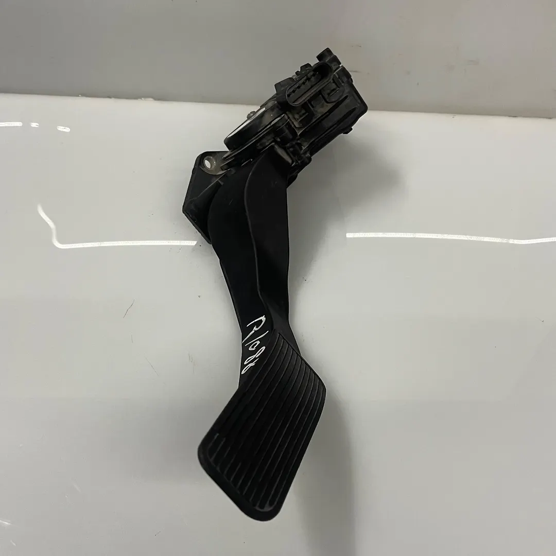 Accelerator pedal - 2015 Chevrolet SILVERADO