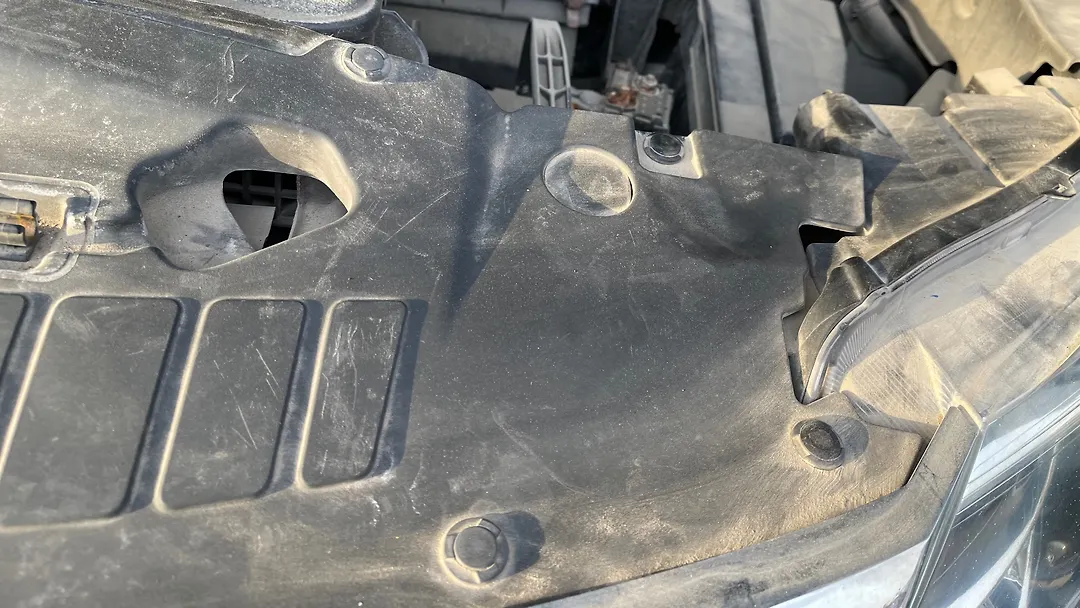 Radiator cover baffle - 2013 Nissan Pathfinder 3.5i