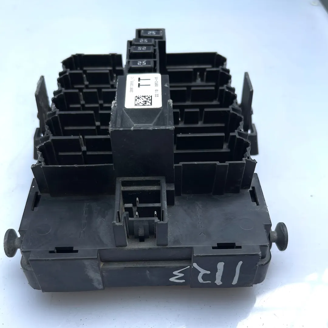 Fuse box cabin - 2011 GMC DENALI