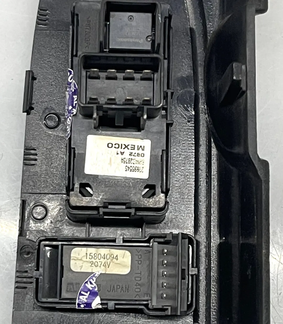 power window switch (RHF) - 2018 Chevrolet SILVERADO
