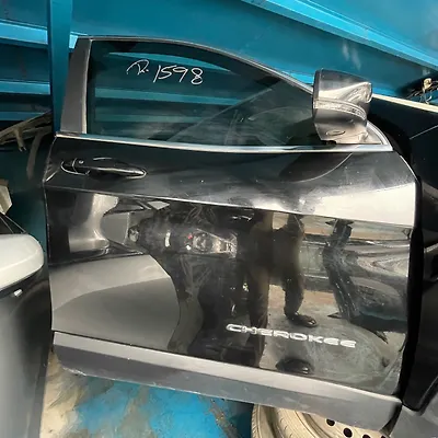 Door (RHF) - 2019 Jeep Cherokee