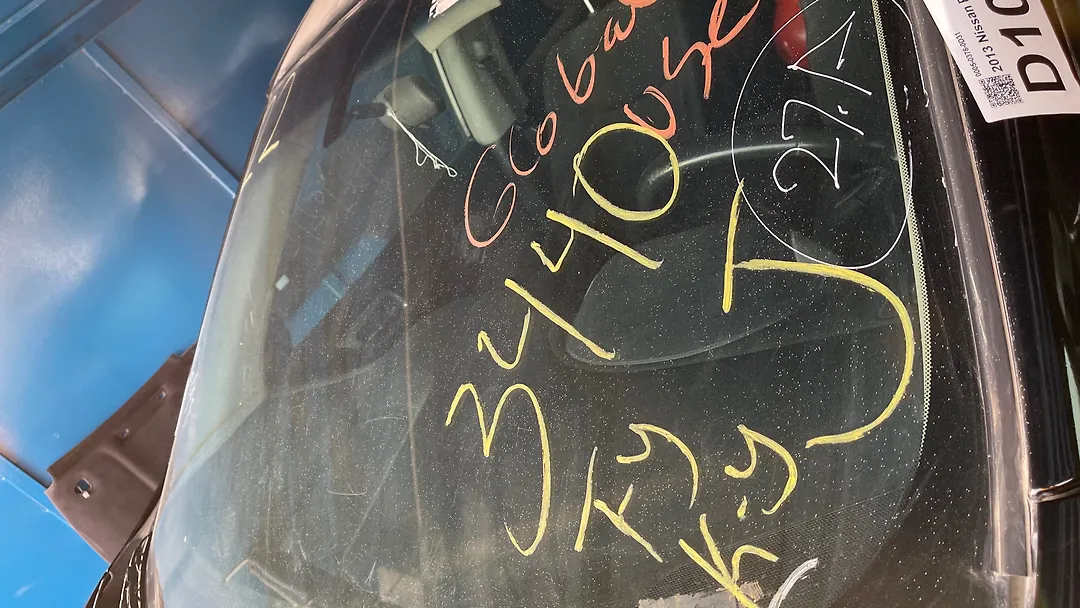 Windshield glass - 2013 Nissan Pathfinder 3.5i